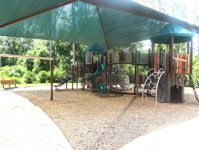 Building Photo - 4 bedroom, 2.5 bath, 1 car garage townhouse