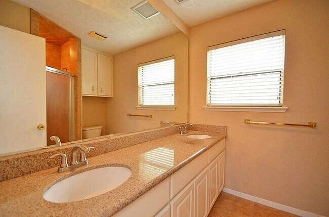 Building Photo - 3130 Frontier Dr