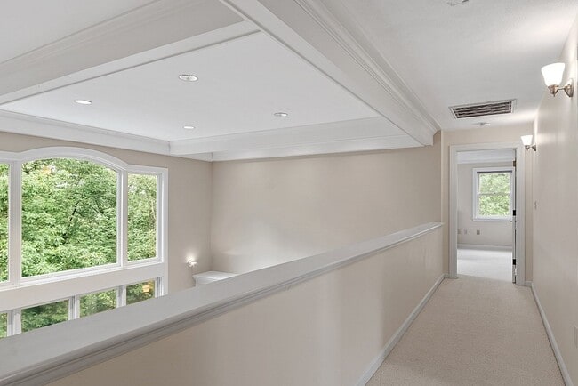 Building Photo - 2 Sunset Ridge