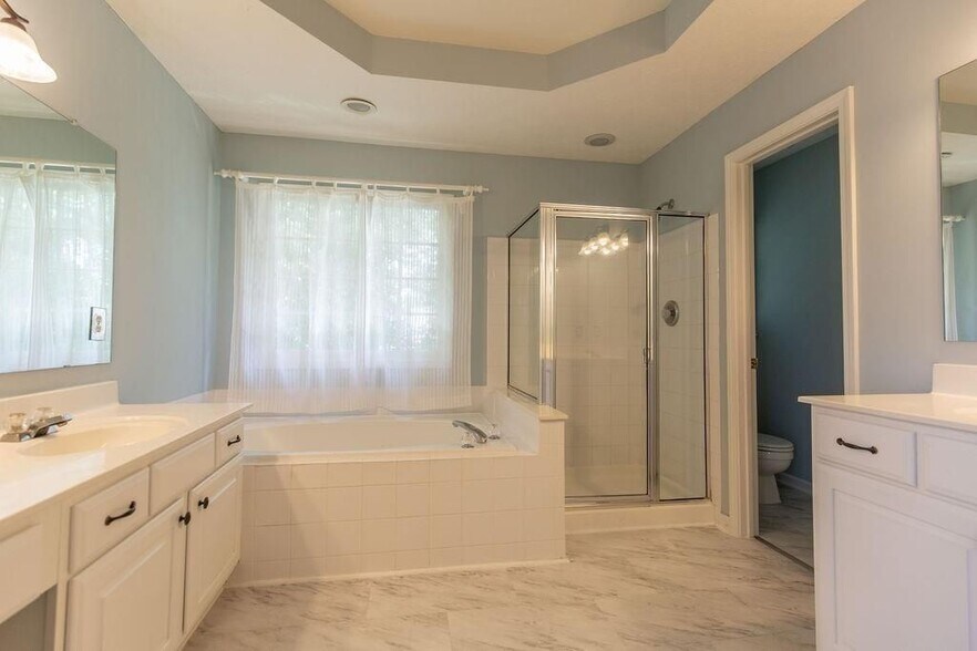 Building Photo - 3360 Shallowford Green Dr