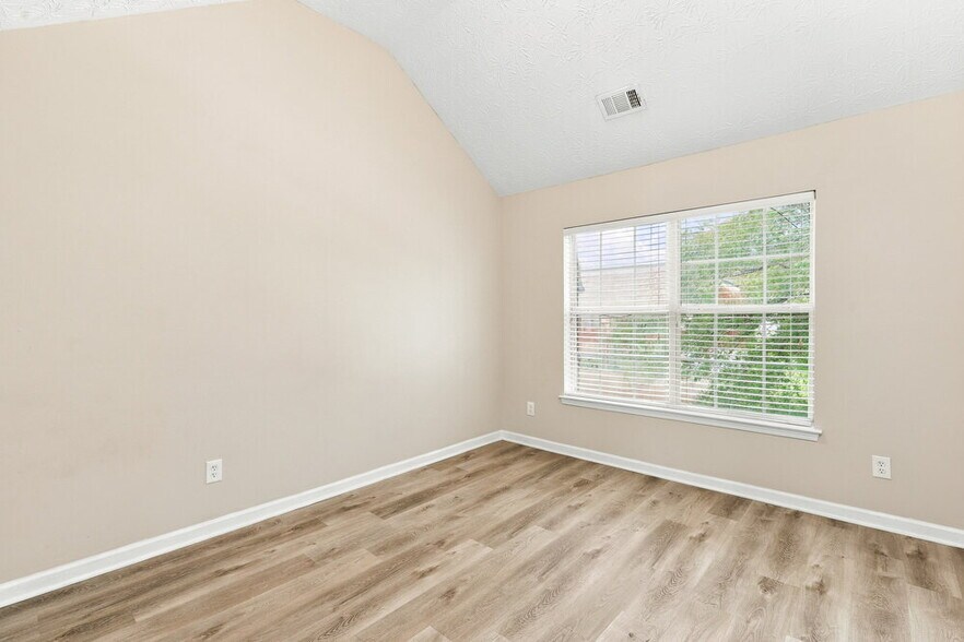 Building Photo - 3750 Georgia Dr