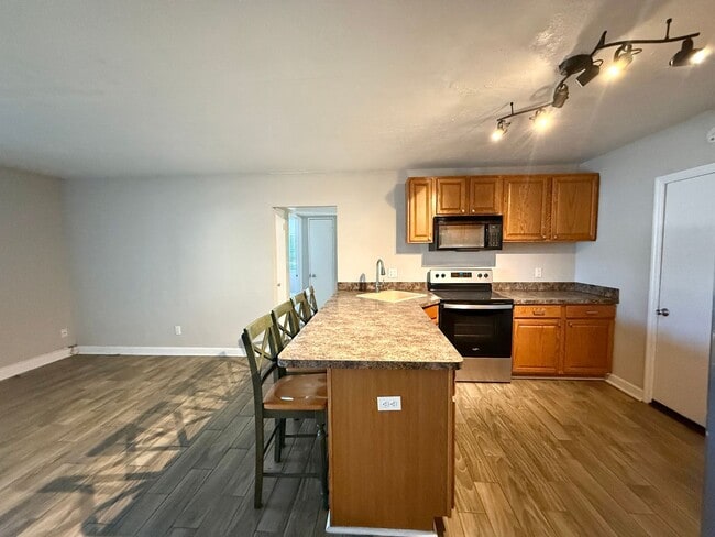 Building Photo - ADORABLE 2 BED WINTER PARK RENTAL HOME