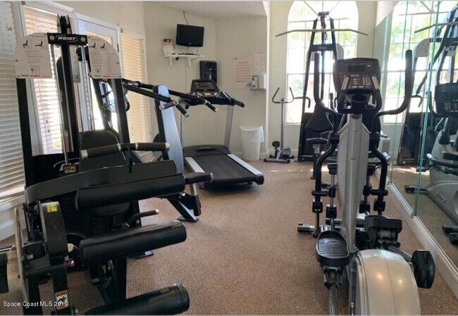 Building Photo - Beachside beauty! Updated 2nd floor unit in Beach Club!