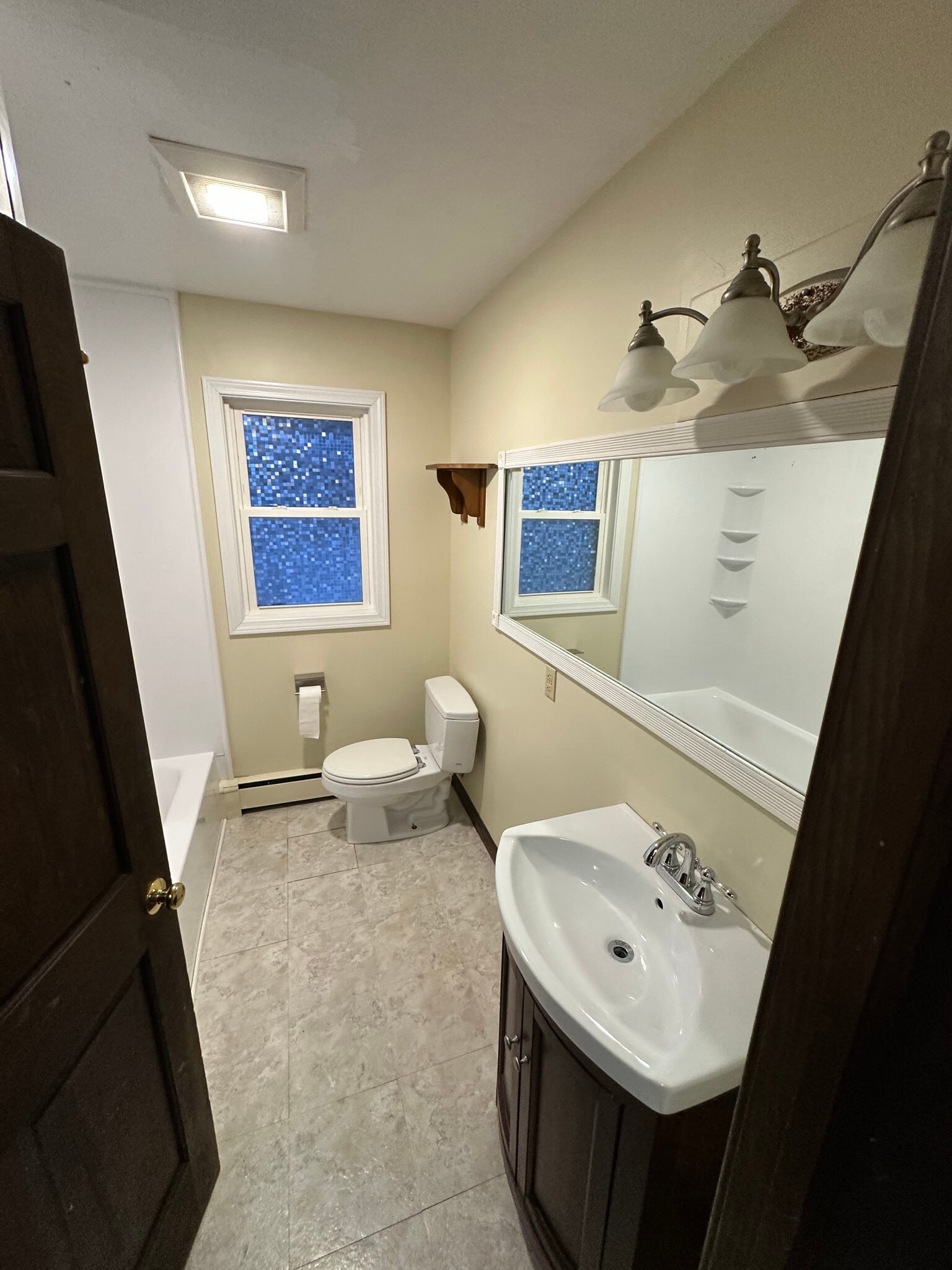 Building Photo - 6 Oakwood Ln