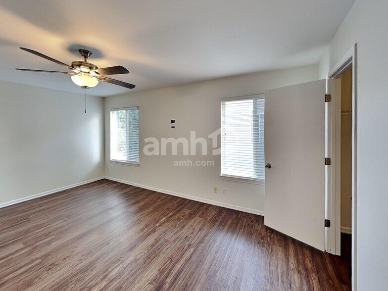 Building Photo - 21744 W Knollwood Dr
