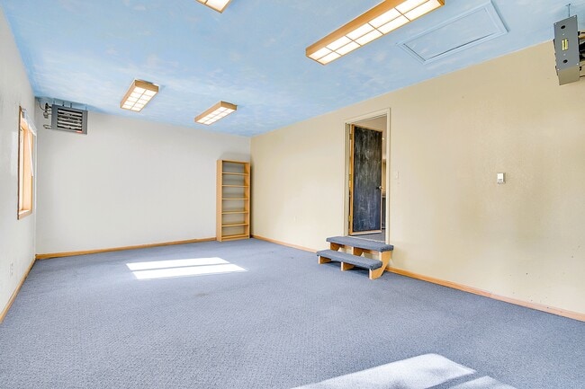 Building Photo - 27927 Circle Dr