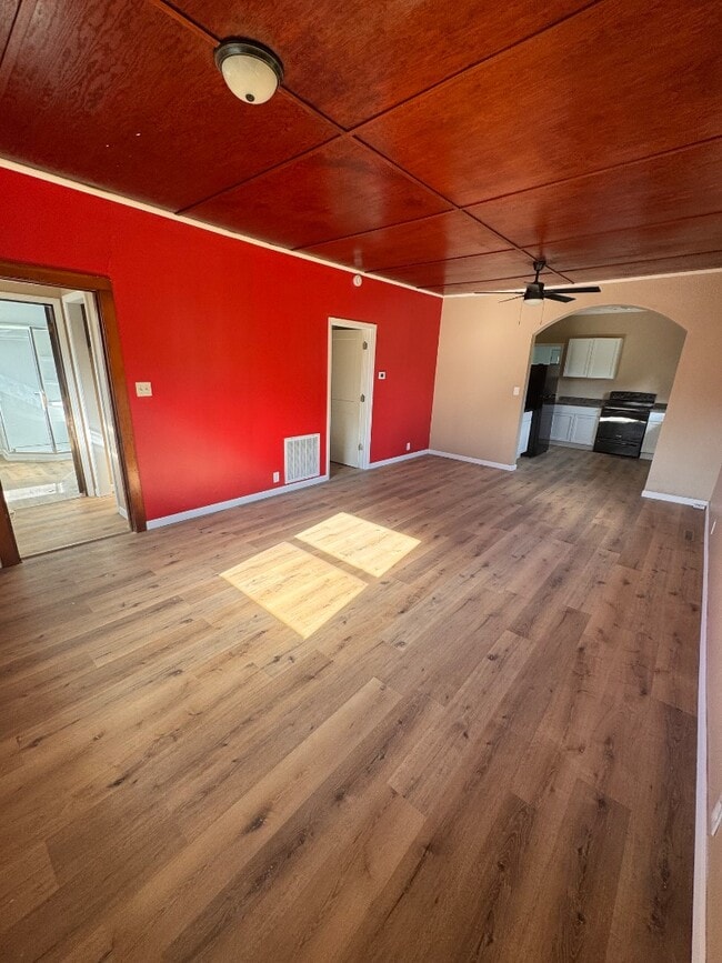 Building Photo - 807 N Logan St