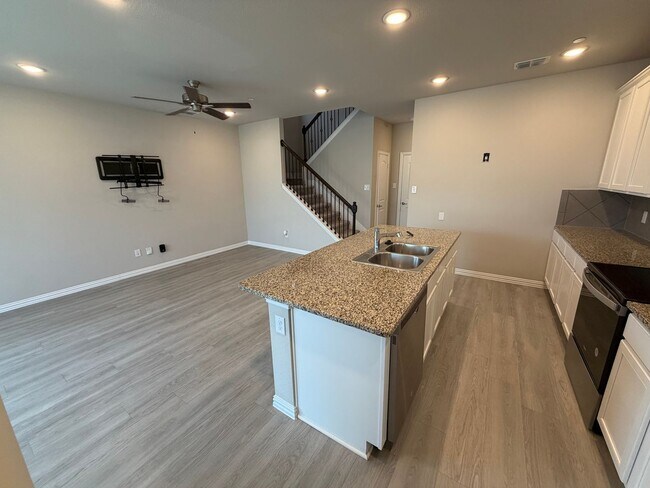 Building Photo - 2940 Bluets Dr