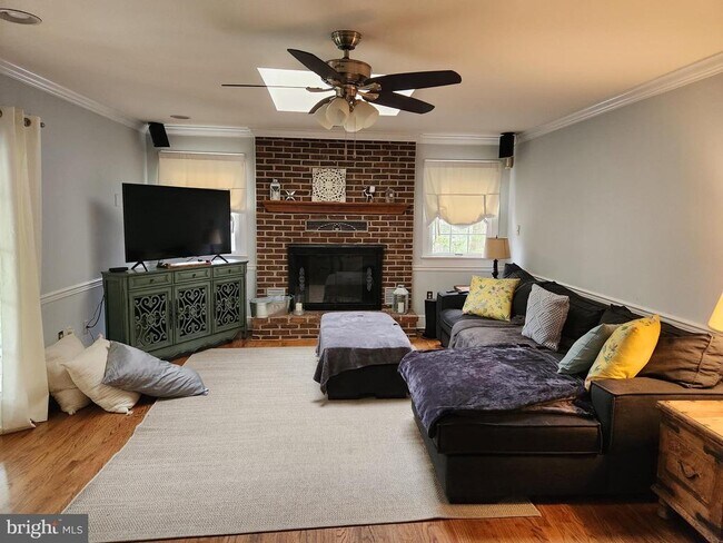 Building Photo - 5 Harlech Dr