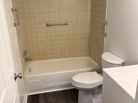 Building Photo - 3 Atram hall