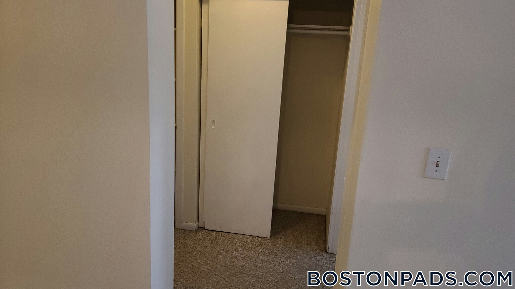 Building Photo - 16 Whites Ave