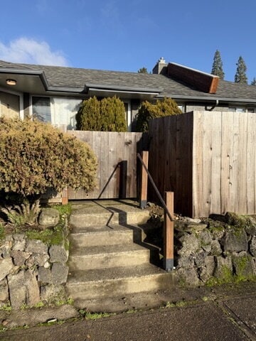 Building Photo - Bright 2-Bedroom Tri-plex, Near Parks and Transportation