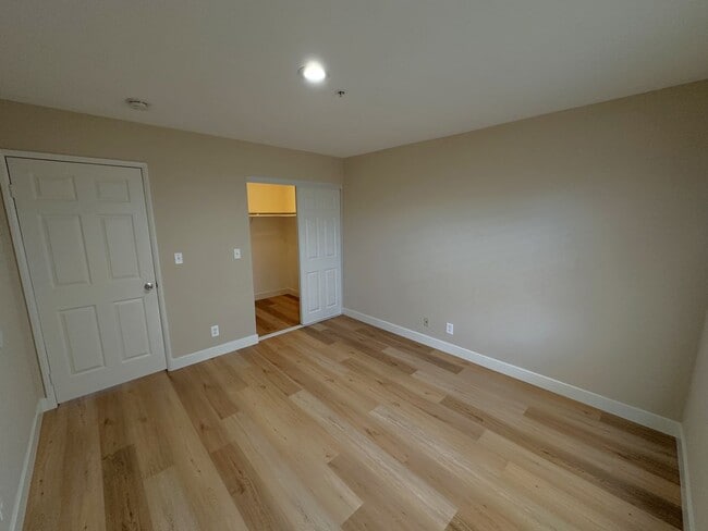 Building Photo - Spacious 4 Bed, 3 Bath Townhome in Gated W...