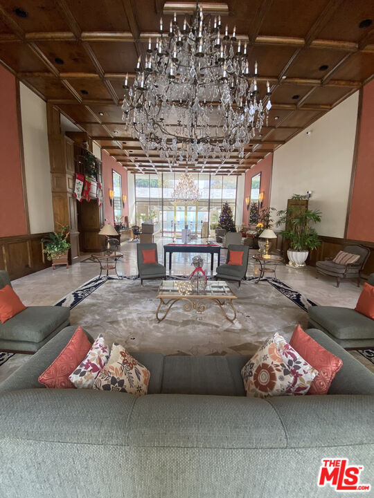 Building Photo - 121 S Hope St