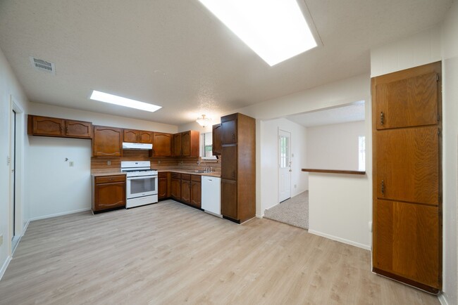 Building Photo - Home for Rent