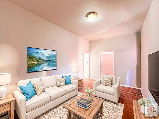 Building Photo - 270-215 15th St