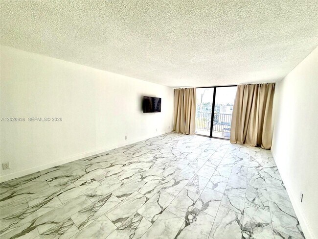 Building Photo - 2101 S Ocean Dr