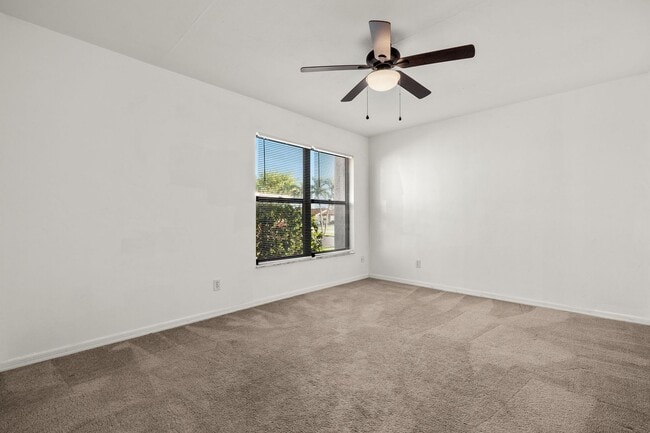 Building Photo - JK - Gulf access with dock and lift Boaters and Canal View Lover's Delight - 2 bedroom 2 bathroom...