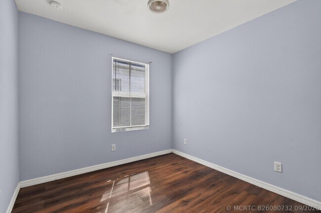 Building Photo - 639 6th St