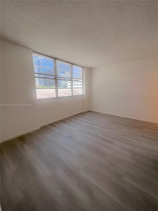 Building Photo - 801 Brickell Bay Dr