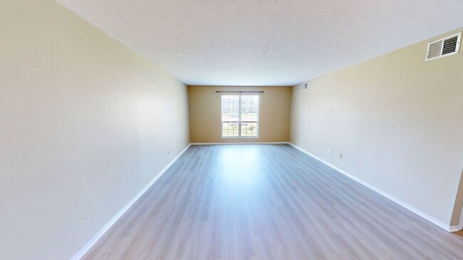 Building Photo - 2064 Park Run Dr