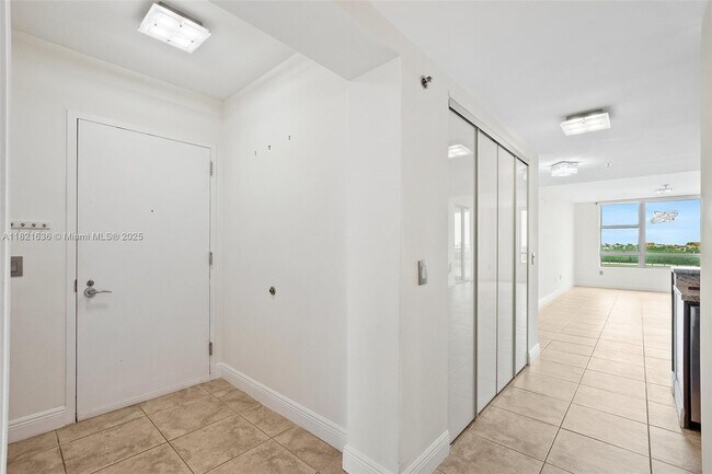 Building Photo - 2681 N Flamingo Rd
