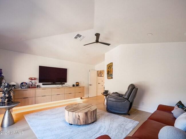 Building Photo - 2024 E Granite View Dr