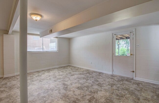 Building Photo - Spacious 4 bed, 2 bath in Sherwood!