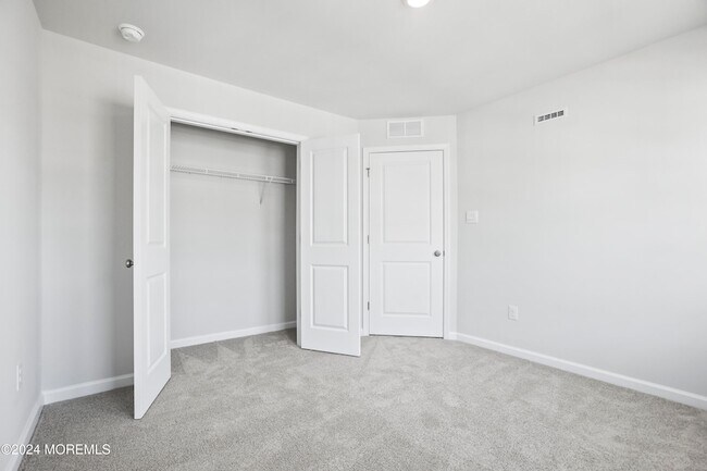 Building Photo - 41 Wembley Wy