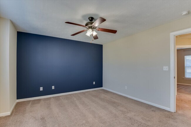 Building Photo - 3 Bedroom 2.5 Bath in Canterbury Farms!