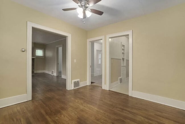 Building Photo - $1450- 2 Bedroom home, Renovated, NEW PICT...