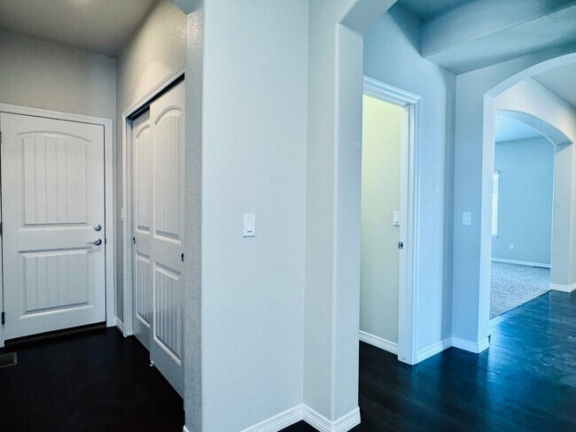 Building Photo - Beautifully Maintained Woodmoor Home Featu...
