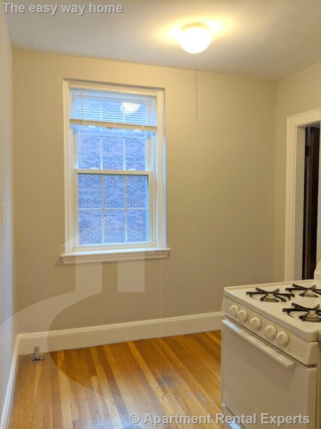 Building Photo - 119 College Ave