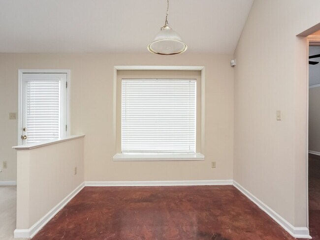 Building Photo - 5408 Hidden Meadows Dr