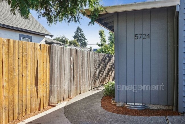 Building Photo - 5724 SE 83rd Ave