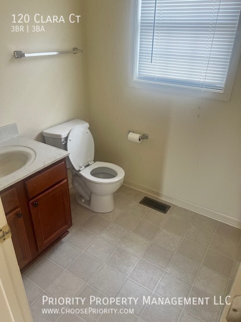 Building Photo - 120 Clara Ct