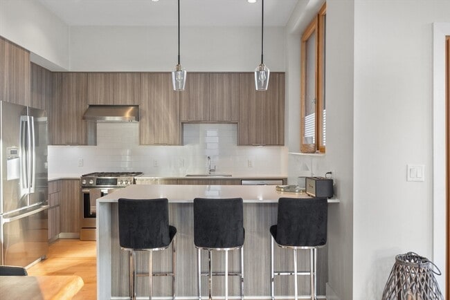 Building Photo - 240 Salem St