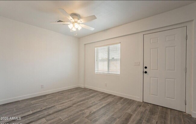 Building Photo - 5039 N 18th Ave