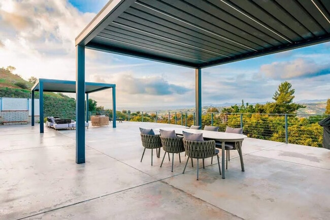 Building Photo - 30185 Vía Maria Elena