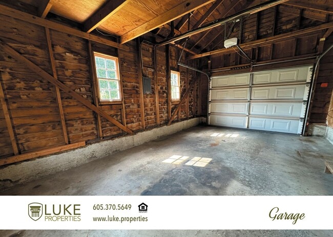 Building Photo - 801 S West Ave