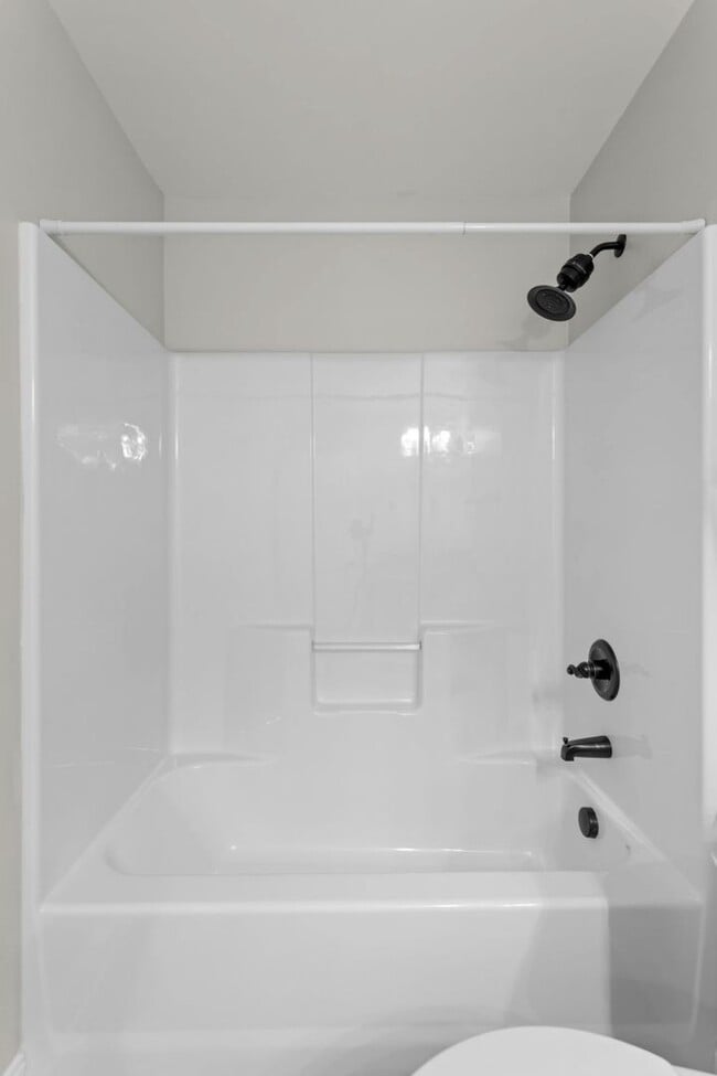Building Photo - 3BR Home with Bonus Loft & Spa-Inspired Pr...