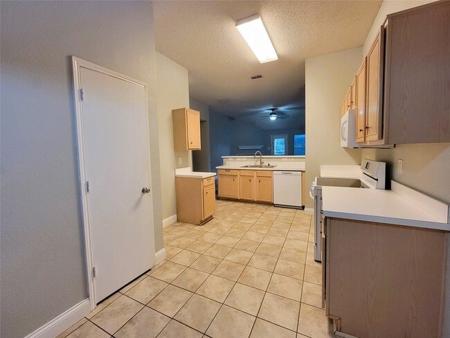 Building Photo - 829 Beaver Creek Dr
