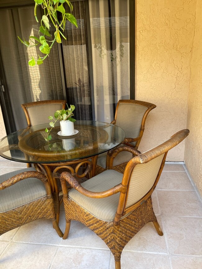 Building Photo - 64 Pine Track