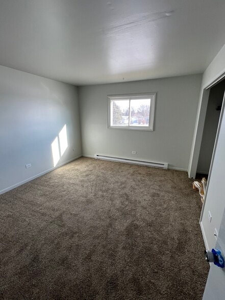 Building Photo - 375 Lynn Dr