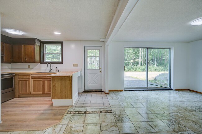 Building Photo - 12 Emery Ln