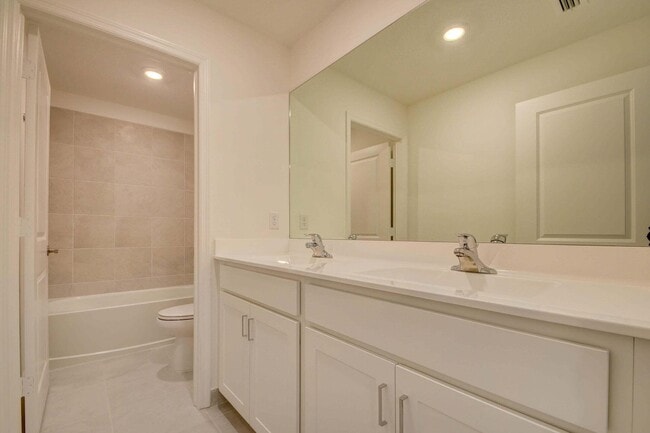Building Photo - 6773 Broadwater Ln