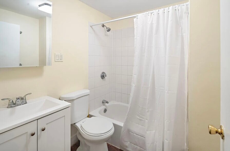 Building Photo - 65 Pleasant St