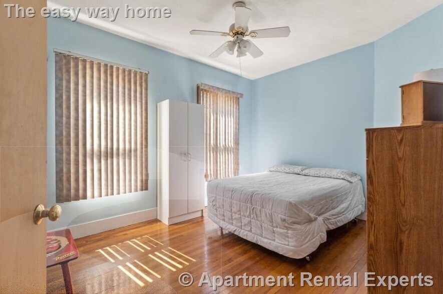 Building Photo - 38 George St