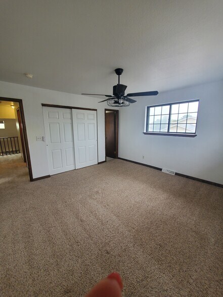 Master bedroom - 1078 N Pond Dr
