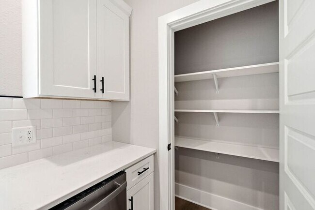Building Photo - One-Level Living with Private Garage, Feels Like Home, Not an Apartment